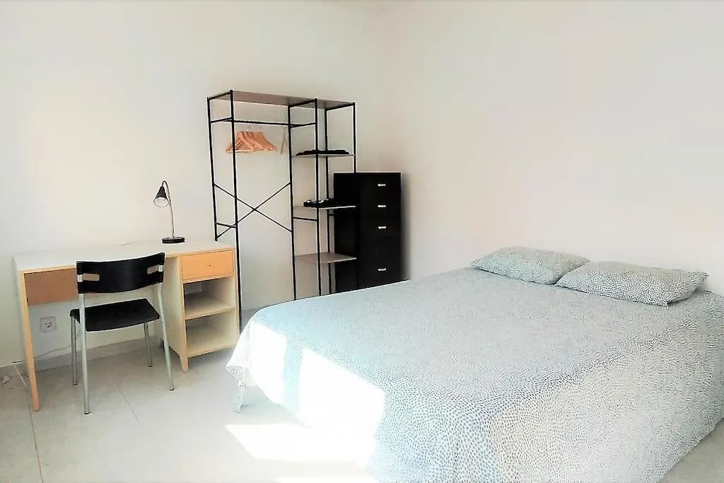 Beautiful Private And Exterior Double Room. Esplugues de Llobregat Apartment